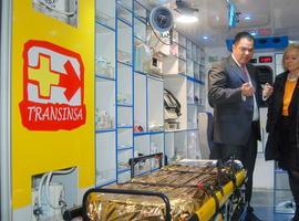 Mercedes Fernández visita las instalaciones de la empresa Transinsa Ambulancias de Asturias
