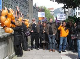 Trabajadores públicos concentrados en Oviedo piden un cambio en Servicios Sociales