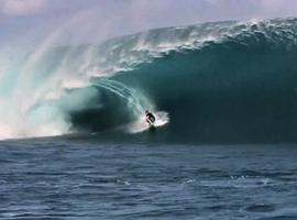 Intrépidos surfistas del mundo en Tahití