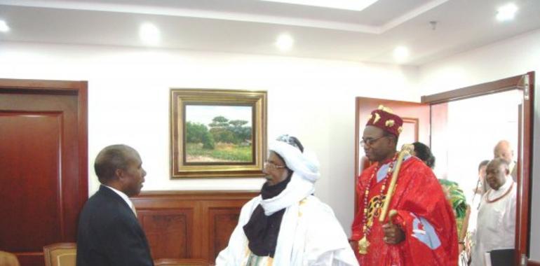 El Primer Ministro de Guinea recibe a los Reyes Tradicionales africanos