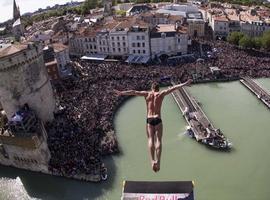 Las mejores fotos de la serie del Red Bull Cliff Diving World del 2013 en La Rochelle