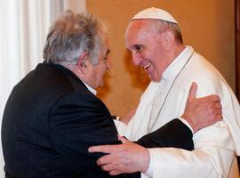 Mújica cree que el Papa \"hará una revolución en la Iglesia hacia la sencillez\", si lo dejan