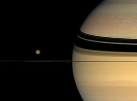 La atmósfera de Titán revela dos de sus interrogantes
