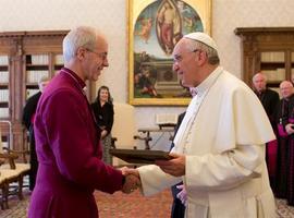 El Papa recibe al Arzobispo de Canterbury \en camino a la unidad\