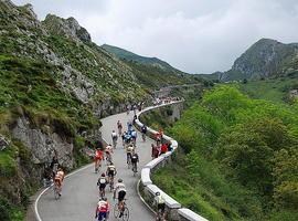 3.400 aficionados tomaron parte en la Clásica Cicloturista Lagos de Covadonga