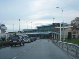 El Principado negocia la mejora de las conexiones internacionales del aeropuerto de Asturias