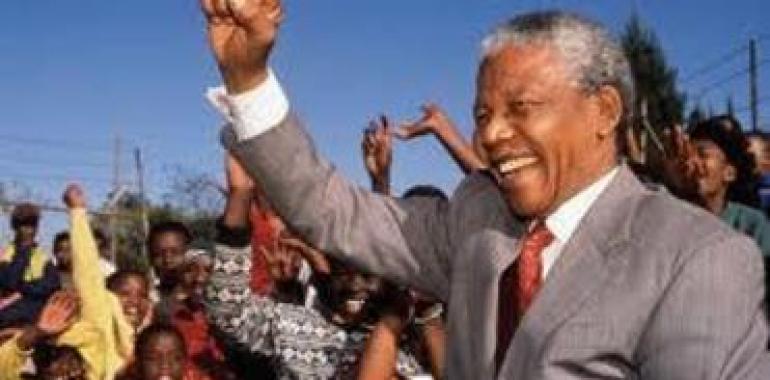 Mandela, en estado crítico, experimenta una leve mejoría 