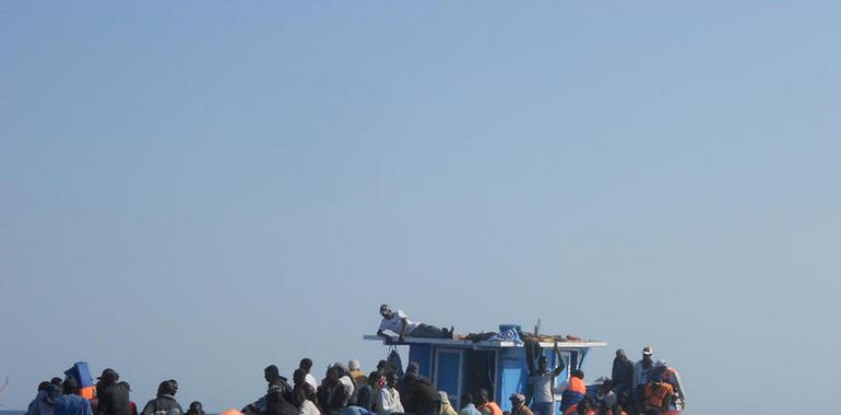 La fragata ‘Juan de Borbón’ auxilia a 100 inmigrantes de una embarcación frente a Libia