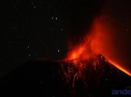 La erupción del volcán Tungurahua obliga a desalojar a las comunidades del entorno