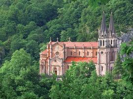 Iglesia y Principado acuerdan mejoras en accesos y entorno del Santuario de Covadonga