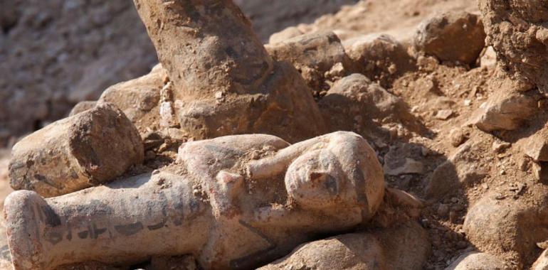 Un egiptólogo del CSIC halla un depósito con más de 80 figurillas de 3.000 años de antigüedad 