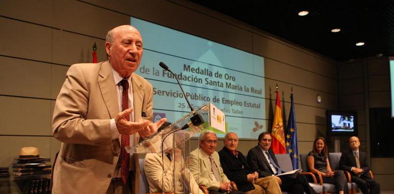 Peridis entrega la Medalla de Oro de la Fundación Santa María la Real al Servicio Público de Empleo Estata