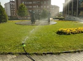 EQUO pregunta al Ayuntamiento de Oviedo porqué riega los días de lluvia y en las horas de más calor