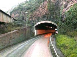 El acceso a El Musel por el túnel de Aboño sigue cortado 9 meses después