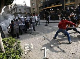 Más de 200 heridos dejó represión policial contra maestros mexicanos  