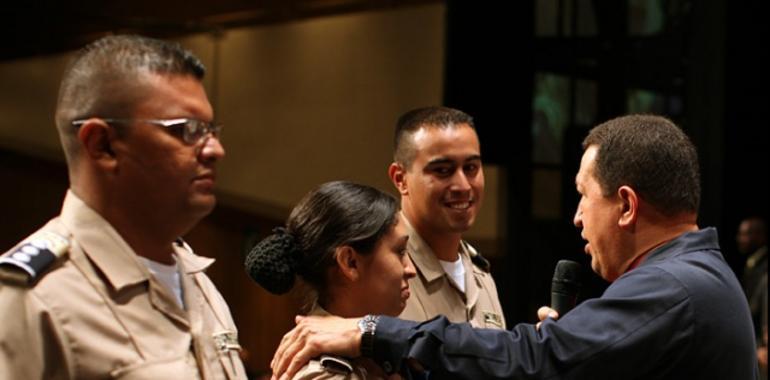 Chávez felicita vía twiter a 80.000 agentes de la Policía Nacional Bolivariana 