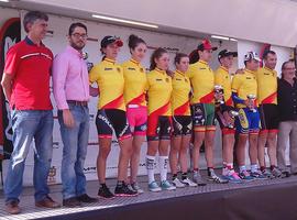 Victoria de la asturiana Aida Nuño y Aitor Hernández en el ciclocross de Oviedo 
