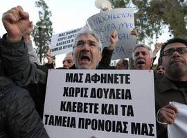 Funcionarios griegos lleven comida al ministru de Finances
