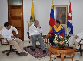 El presidente de Ecuador visita a Chávez en Cuba