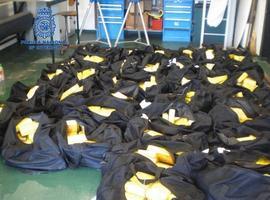Intervenidos 850 kilos de cocaína ocultos en un velero y detenidos ocho narcotraficantes