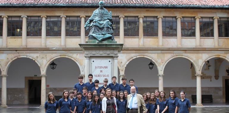 Jóvenes mexicanos descendientes de emigrantes asturianos visitan la Universidad de Oviedo