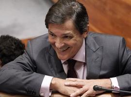 Javier Fernández asegura que el Gobierno \"se mueve a tientas\" para negociar el Presupuesto