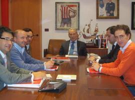 El Sporting presentará alegaciones por las tarjetas a Nacho Cases y Luis Hernández
