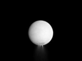 Lluvia en Saturno, procedente de la luna Encélado   