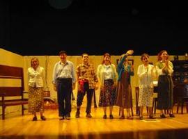 El Grupo de Teatro Carbayín en La Pola con \"Les ayalgues de la marquesa\"