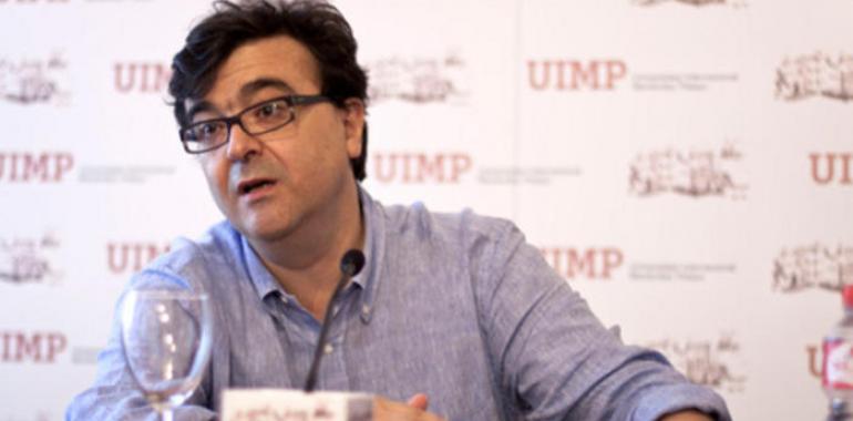 Javier Cercas reivindica el papel de los periodistas y rechaza que sea una disciplina  “refugio de los mediocres”