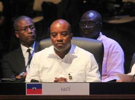 El presidente d\Haiti, Martelly  y el so homólogu d\EE.XX., Obama de frente na Casa Blanca