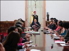 Chávez presidió su primer acto público con nueva imagen