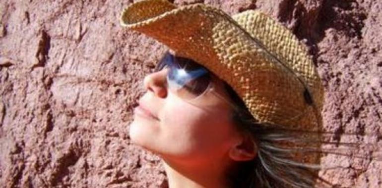 Combinar sombrero y gafas de sol reduce en un 95% la radiación directa ultravioleta en la vista