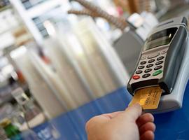 La Eurocámara fija límites a las comisiones bancarias en pagos con tarjeta