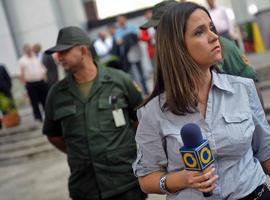 Un cientu de periodistes abandonen Venezuela