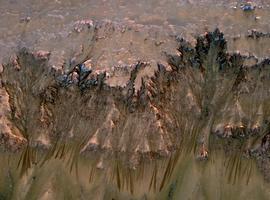 La sonda Marte Reconnaissance Orbiter confirma la presencia de agua en superficie en Marte