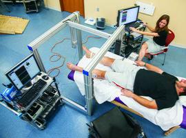 Parapléjicos recuperan el movimiento voluntario con electrodos