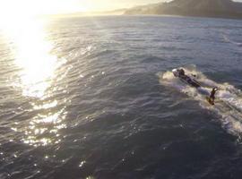 Surf:Impresionante vuelo de Laird Hamilton en la costa Na\ Pali de Kauai (VIMEO)