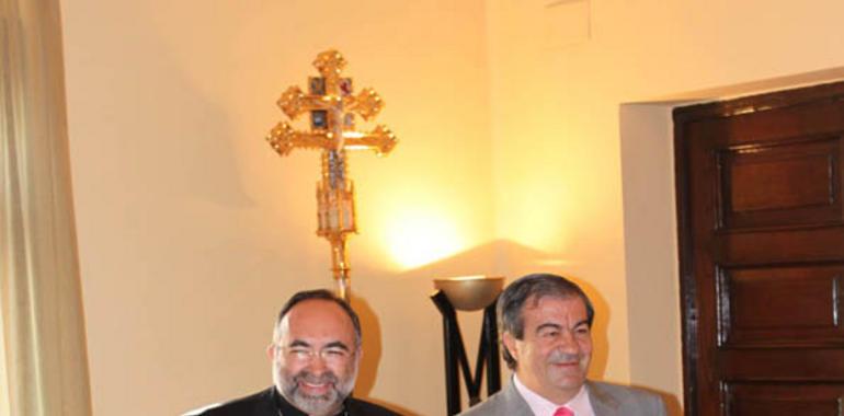 El arzobispo de Oviedo recibe al presidente del Principado
