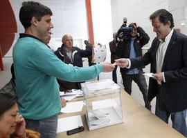 El presidente y los candidatos asturianos votan e invitan a los ciudadanos a participar