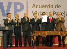 Chile aprueba el \Acuerdo de Vida en Pareja\ que trata por igual a uniones del mismo o distinto sexo