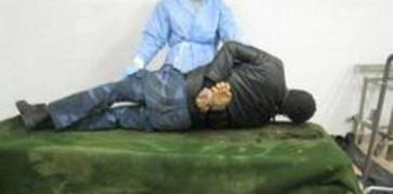 El homicidio de combatientes capturados apunta a que las fuerzas de Gadafi han cometido crímenes de guerra