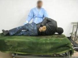 El homicidio de combatientes capturados apunta a que las fuerzas de Gadafi han cometido crímenes de guerra