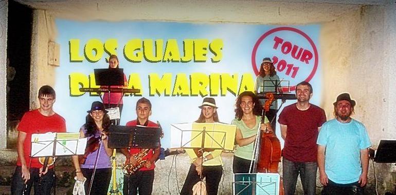 Música en la calle mañana jueves en Llanes con el grupo local “Los Guajes de la Marina”