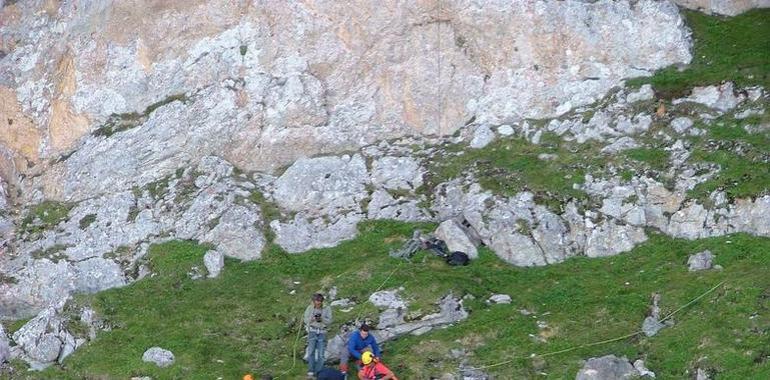 Un montañero resulta herido de consideración tras una caída en la cara oeste del Urriellu