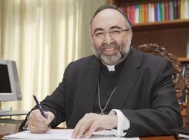 El Arzobispo de Oviedo denuncia que se intenta extinguir la formación religiosa tras la reducción de horario 
