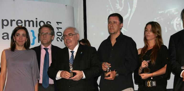 Areces recoge el premio AMPE de Plata, a la campaña “Asturias, lo dice todo el mundo” 