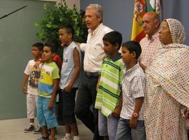 Pedro Sanz ha recibido al grupo de niños saharauis del programa ‘Vacaciones en Paz 2011’