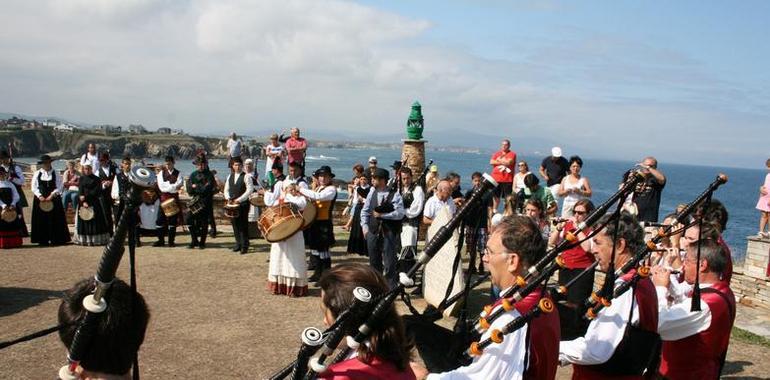 Tapia rinde homenaje a las gentes del mar