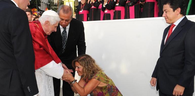 Ana Botella en el Vía Crucis presidido por Benedicto XVI 